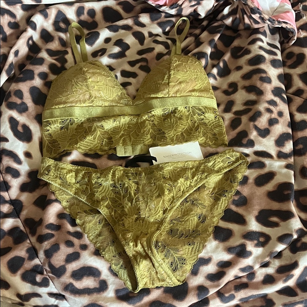 Lace Bralette and Panty Set in Olive Green